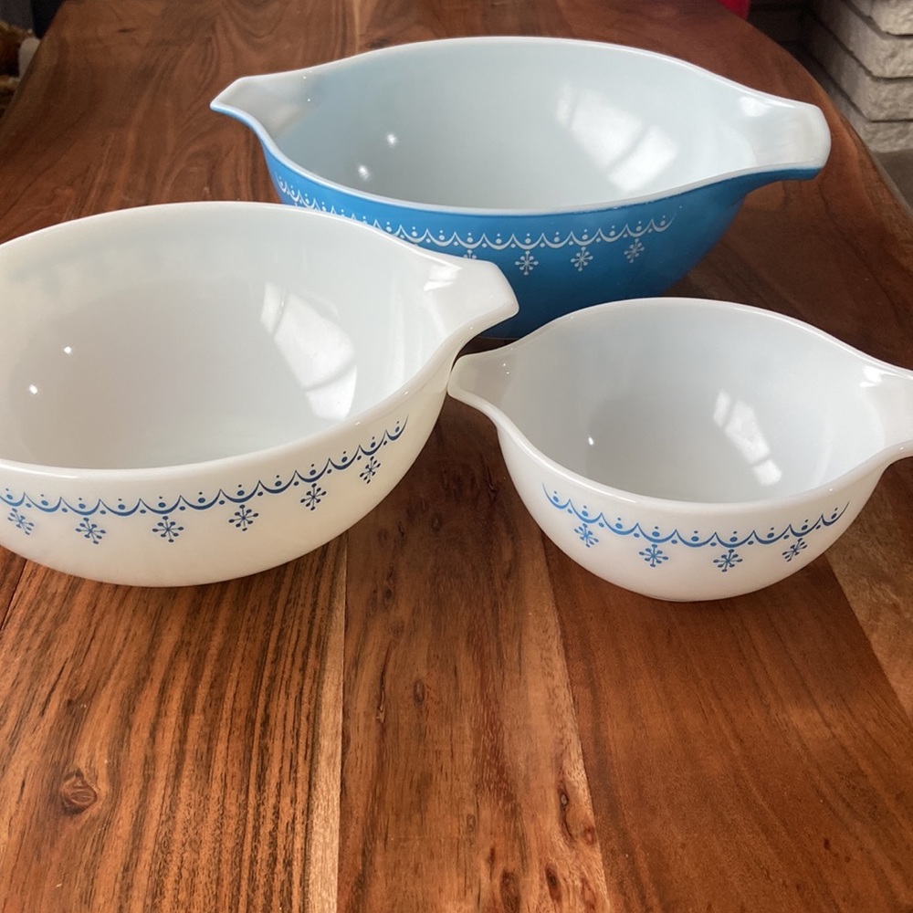 Vintage Pyrex set - Picture 3 of 9